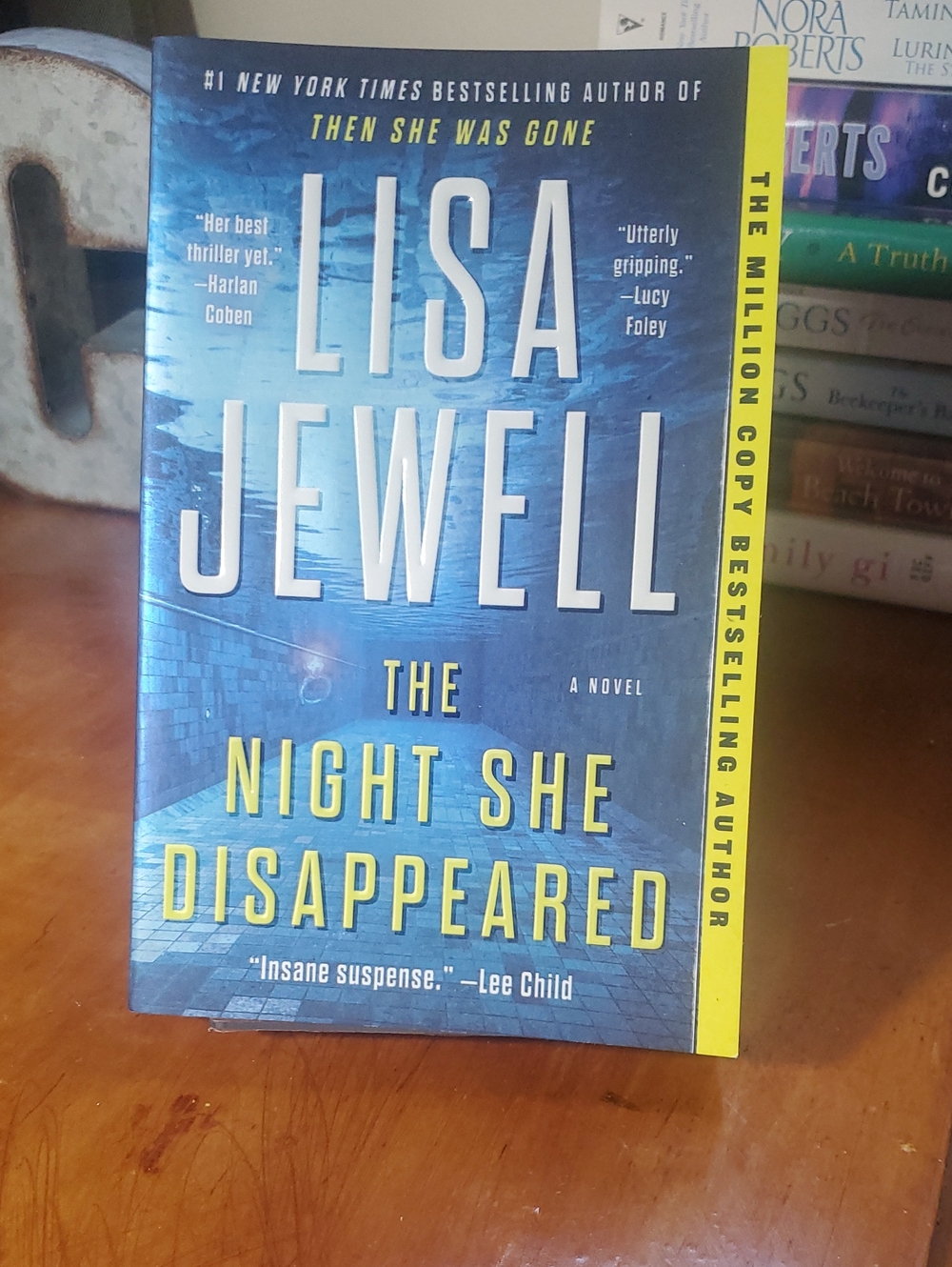 Lisa Jewell "The Night She Disappeared" - Blue & Yellow Paperback